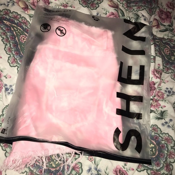 Shein pink jean shorts - Picture 5 of 5